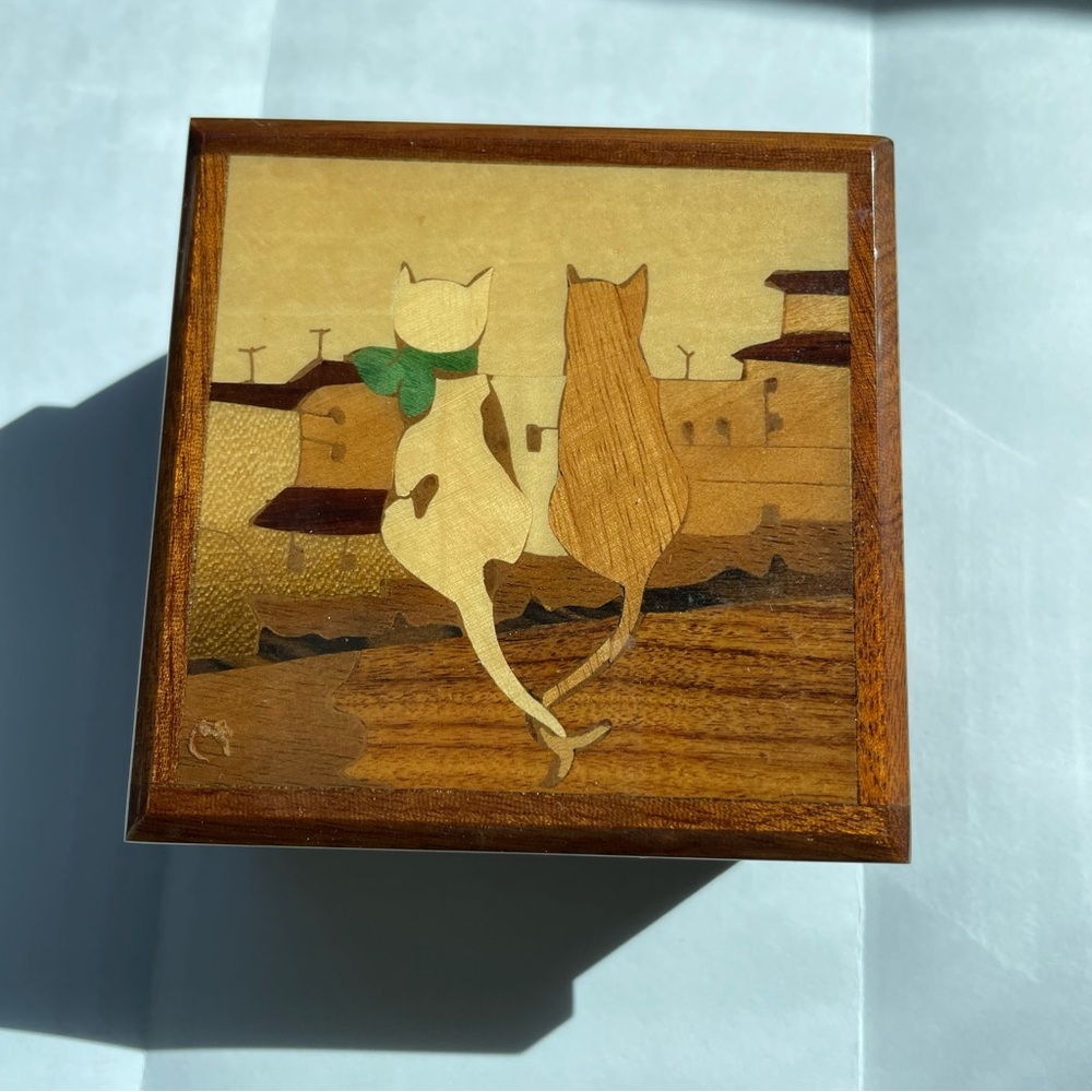 Vintage Italian wooden trinket box from Sorrento featuring cat buddies